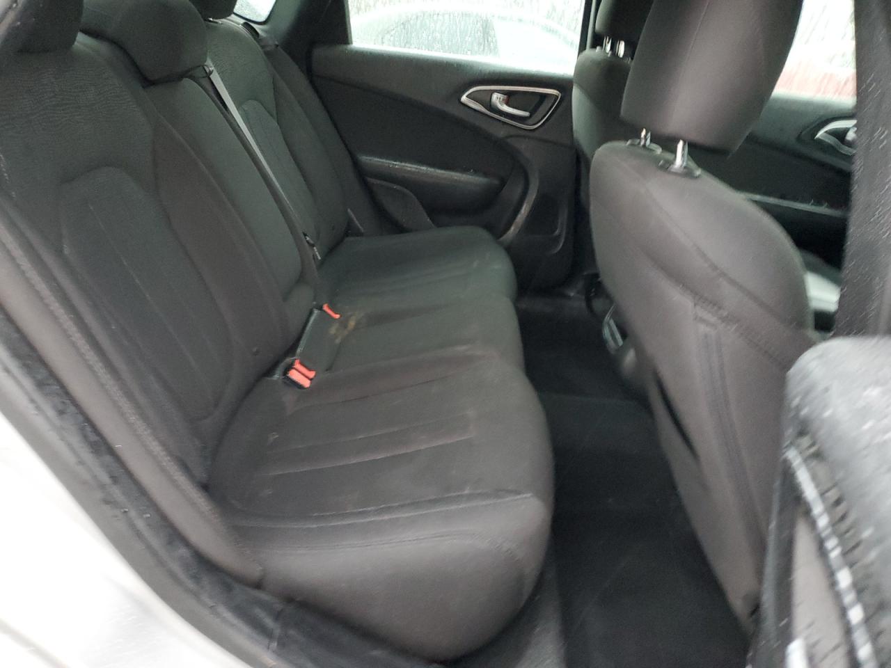 2015 Chrysler 200 - Image 11