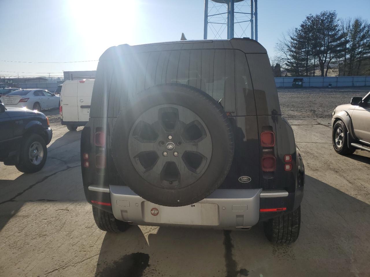 2023 Land Rover Defender - Image 6
