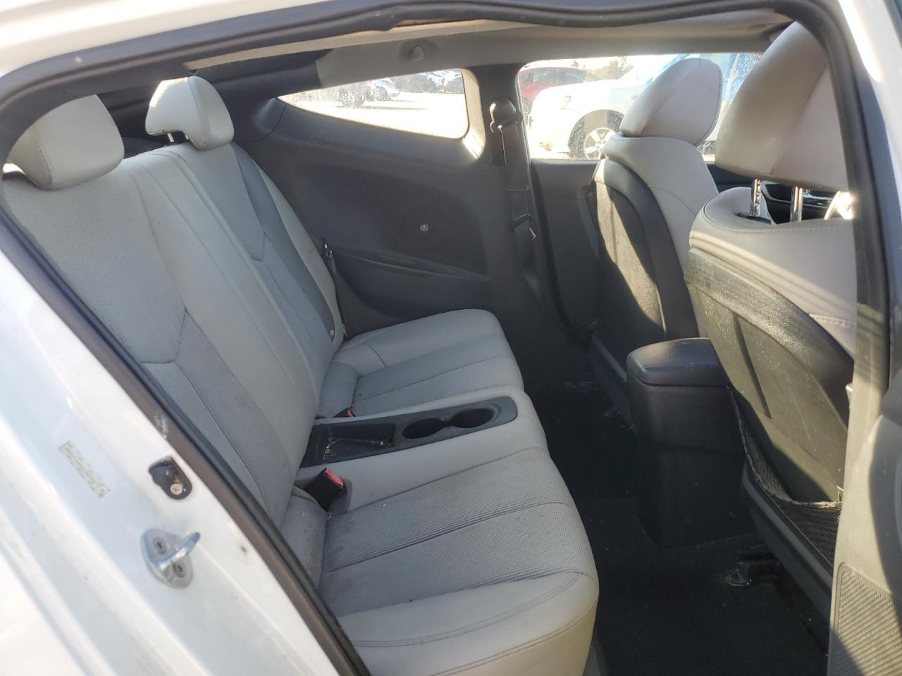 2012 Hyundai Veloster - Image 11