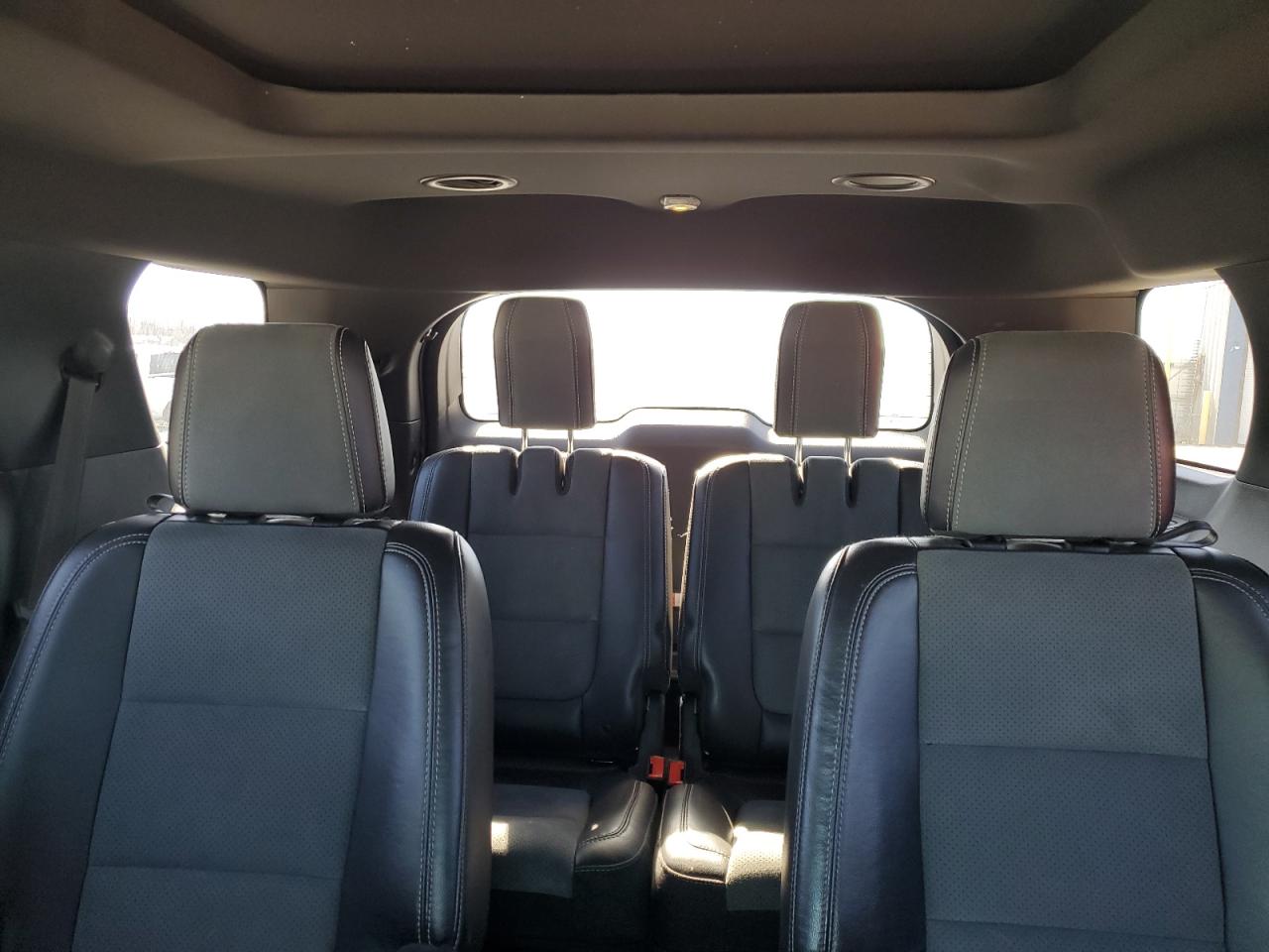 2015 Ford Explorer - Image 10