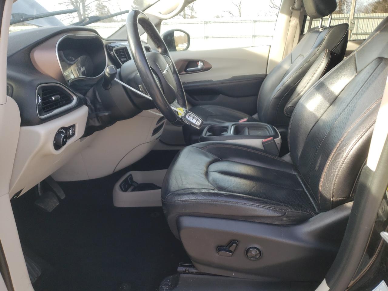 2019 Chrysler Pacifica - Image 7