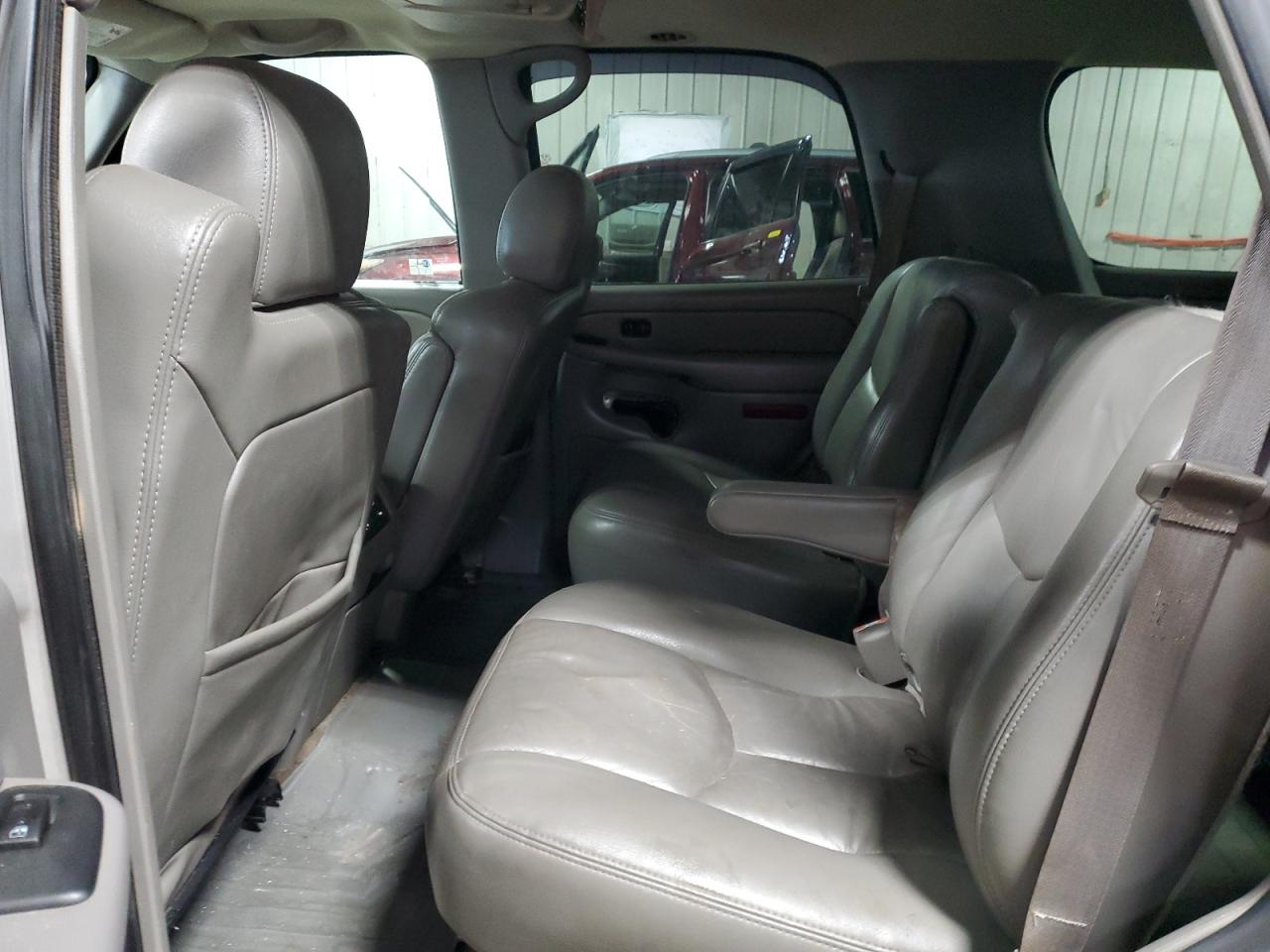 2005 Chevrolet Tahoe - Image 11