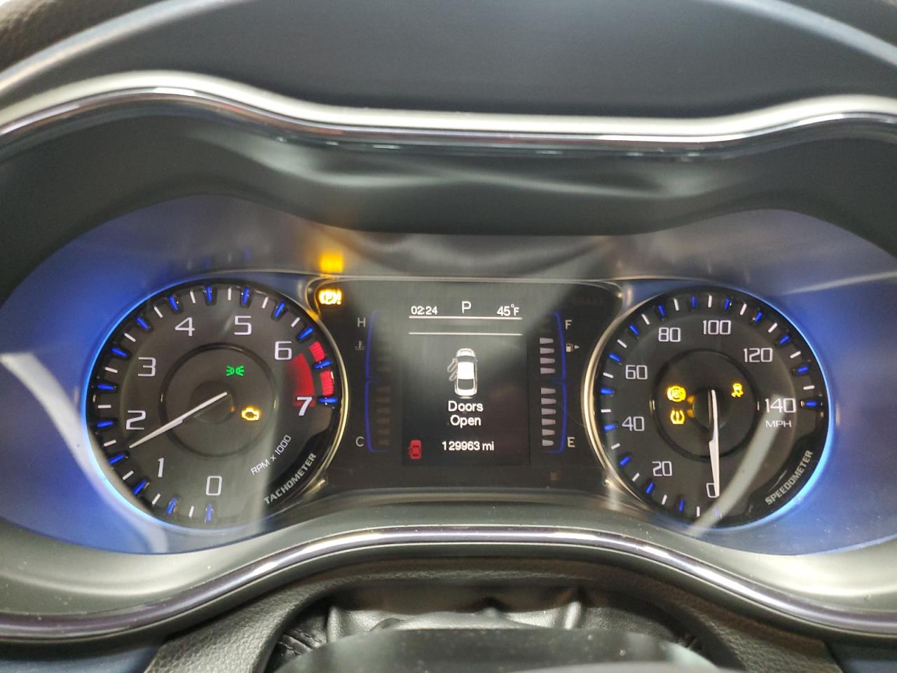 2015 Chrysler 200 - Image 9