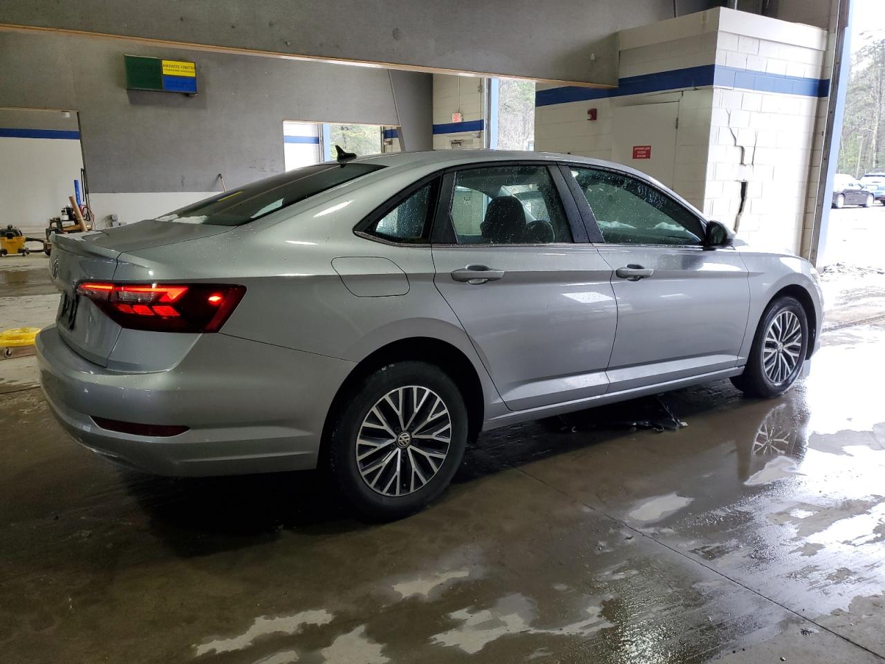 2021 Volkswagen Jetta - Image 3