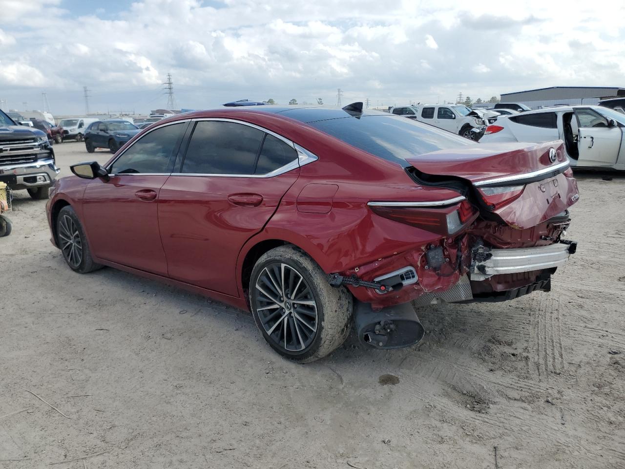 2023 Lexus ES - Image 2