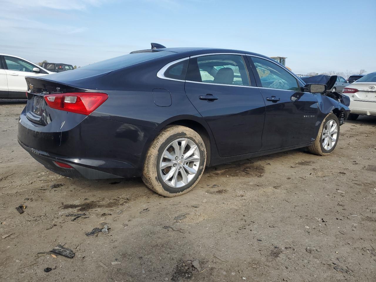 2023 Chevrolet Malibu - Image 3