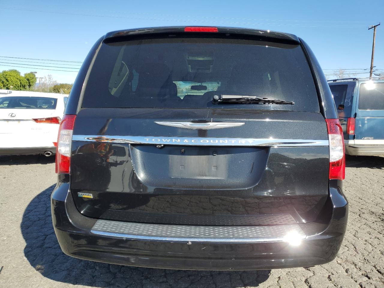 2016 Chrysler Town & Country - Image 6