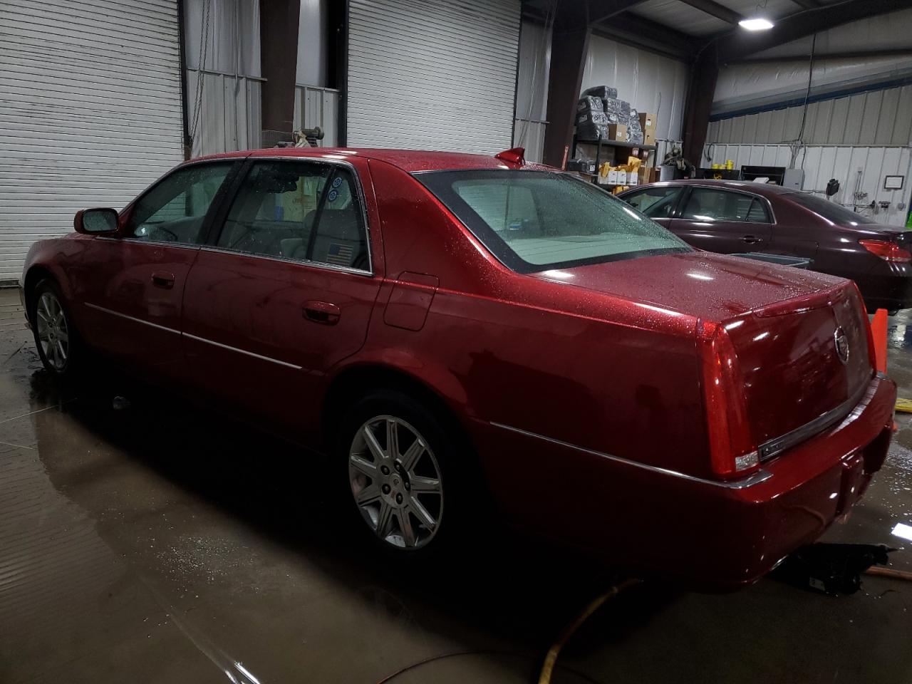 2010 Cadillac DTS - Image 2