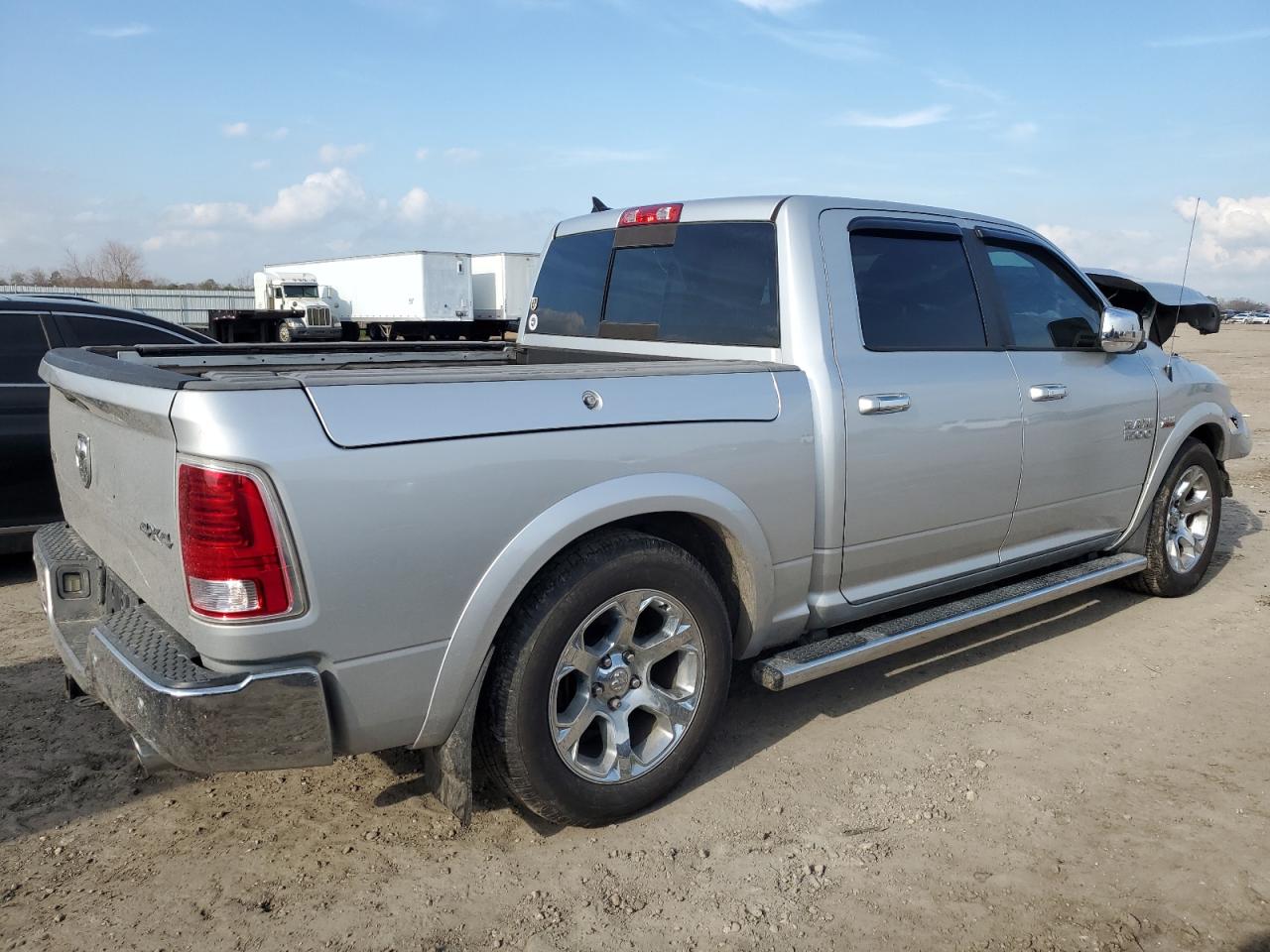 2015 RAM 1500 - Image 3