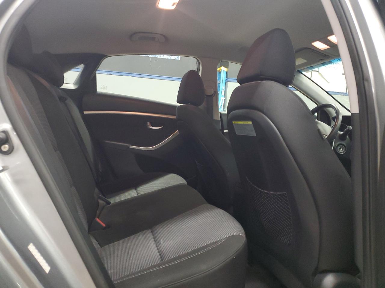 2016 Hyundai Elantra - Image 10