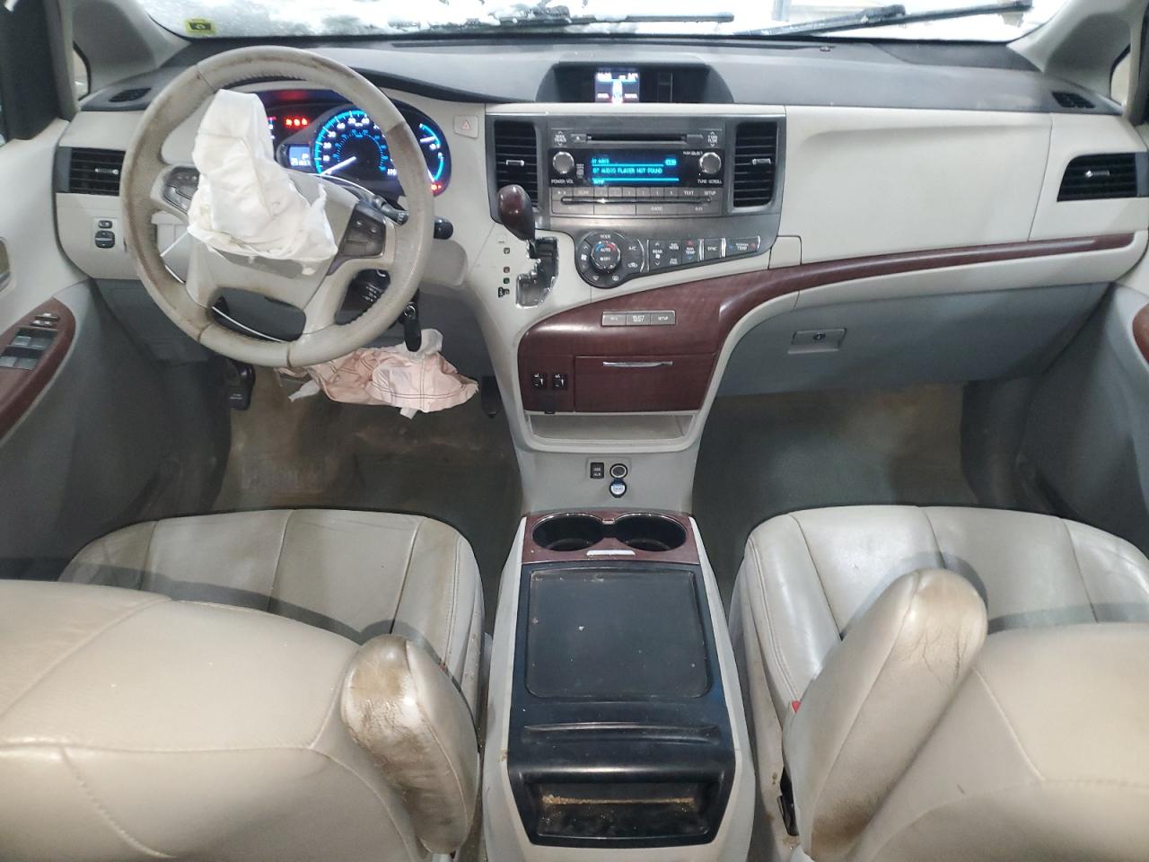 2012 Toyota Sienna - Image 8