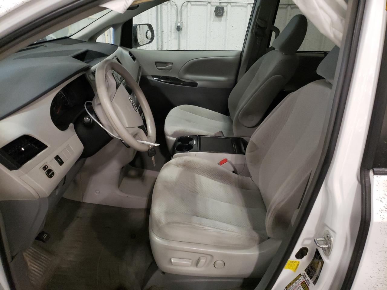 2013 Toyota Sienna - Image 7