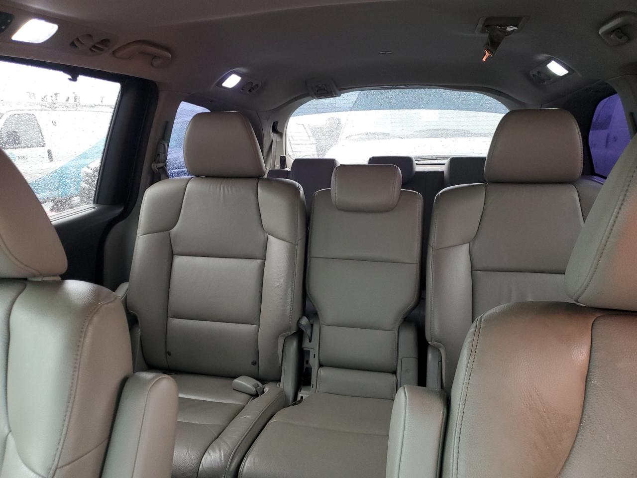 2012 Honda Odyssey - Image 10