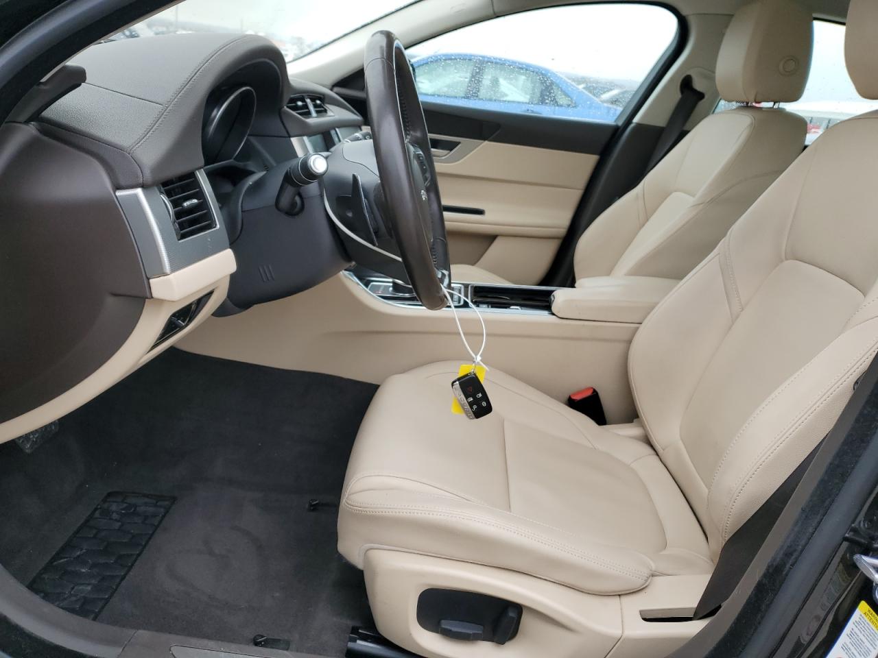 2017 Jaguar XF - Image 7