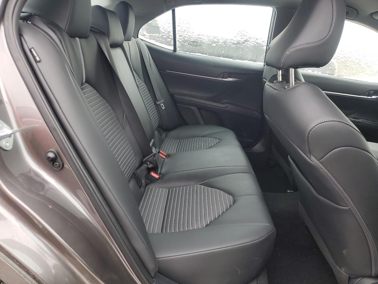 2022 Toyota Camry - Image 10