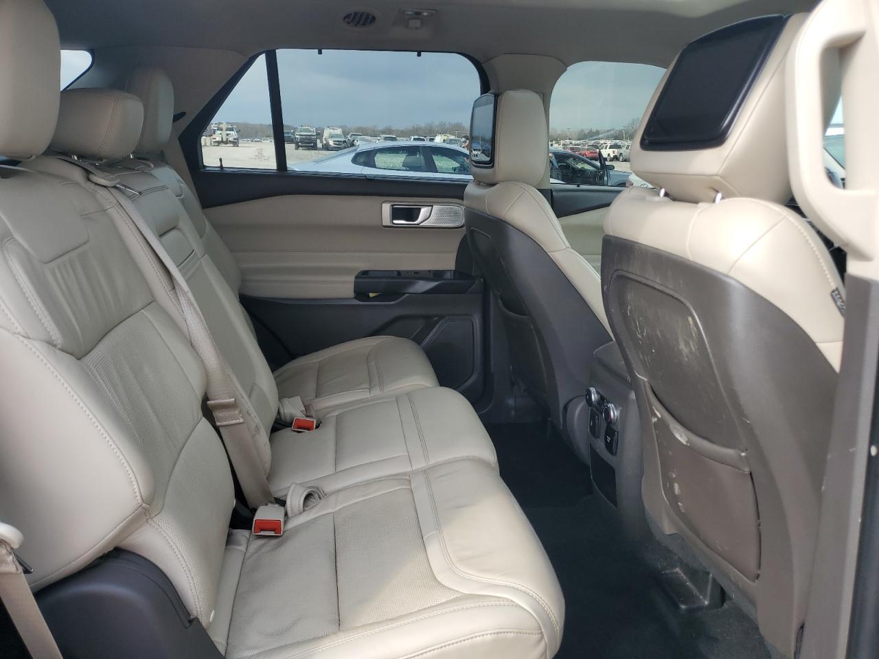 2020 Ford Explorer - Image 11
