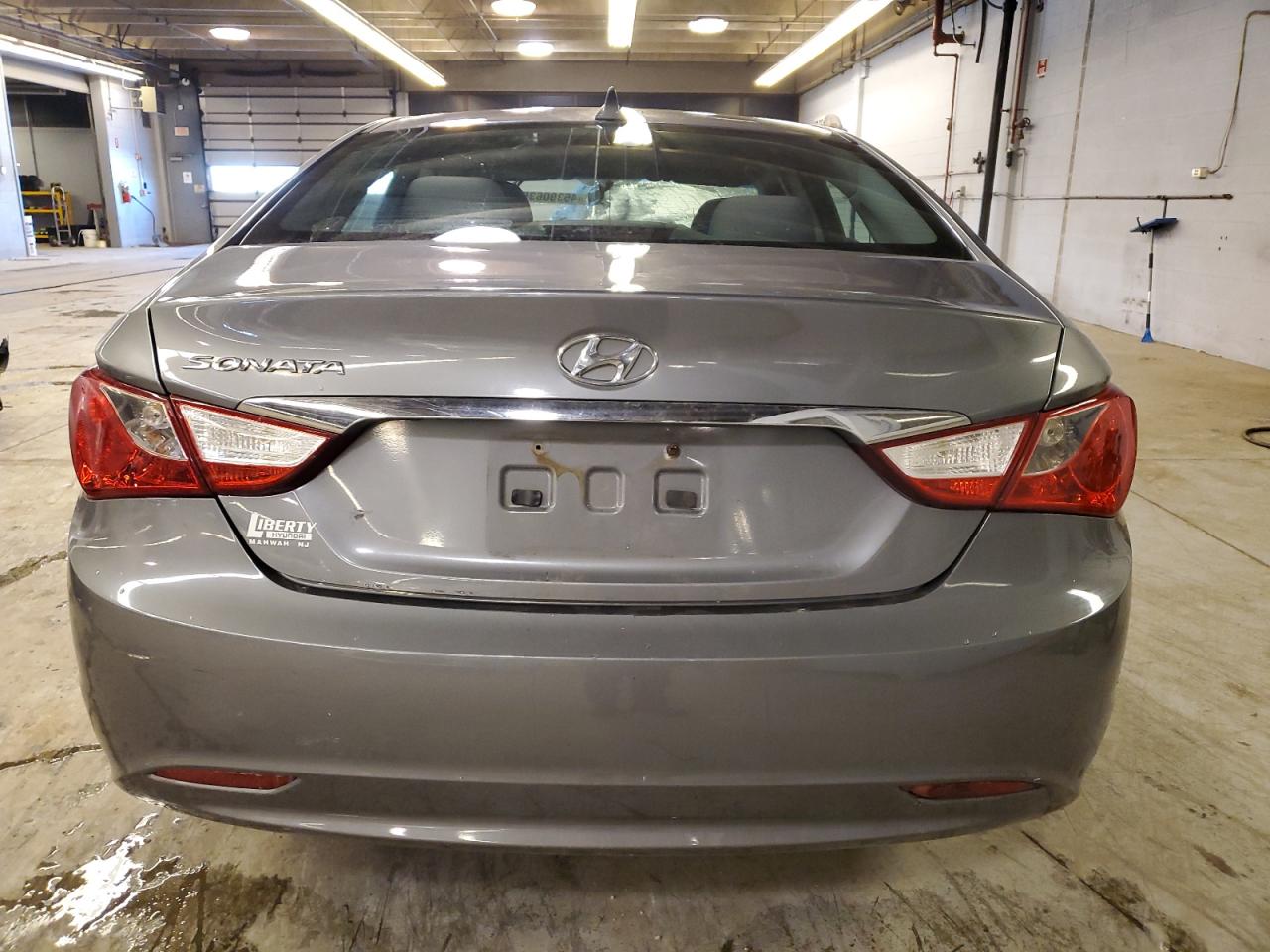 2011 Hyundai Sonata - Image 6