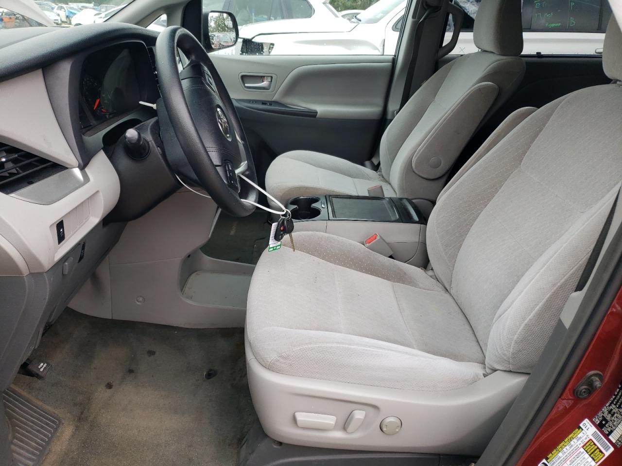 2017 Toyota Sienna - Image 7
