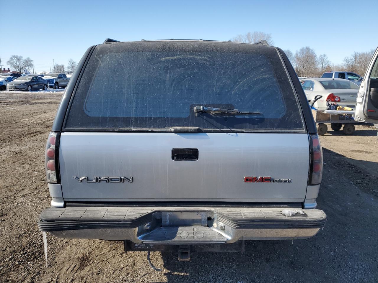 1993 GMC Yukon VIN: 1GKEK18K3PJ741909 Lot: 46118535