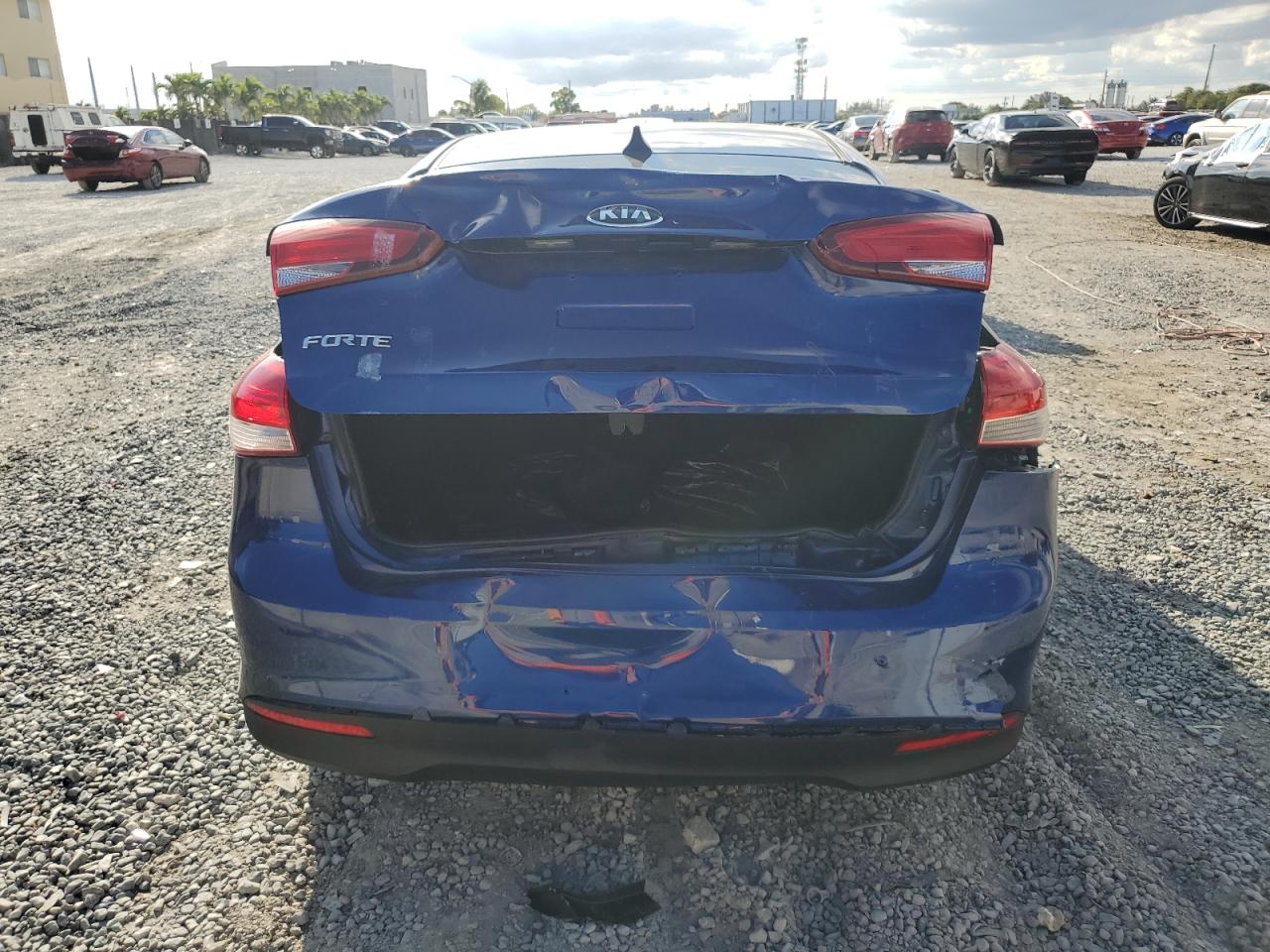 2017 Kia Forte - Image 6