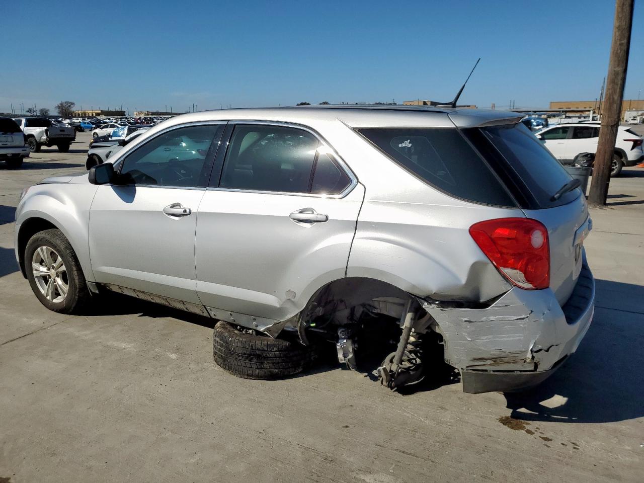 2011 Chevrolet Equinox - Image 2