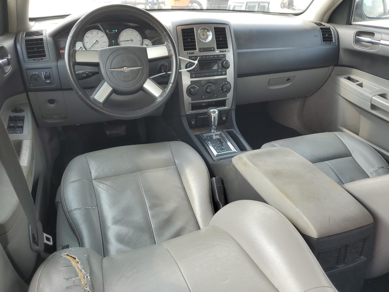 2006 Chrysler 300 - Image 8