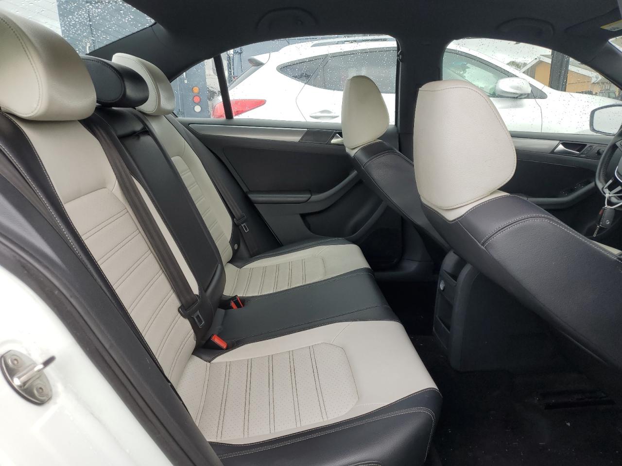 2016 Volkswagen Jetta - Image 10