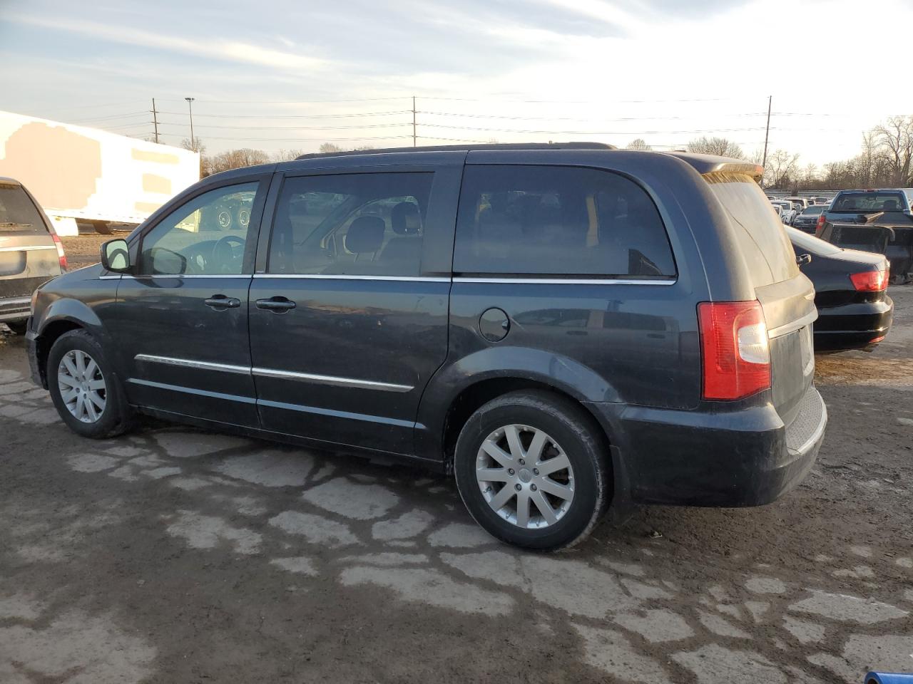 2014 Chrysler Town & Country - Image 2