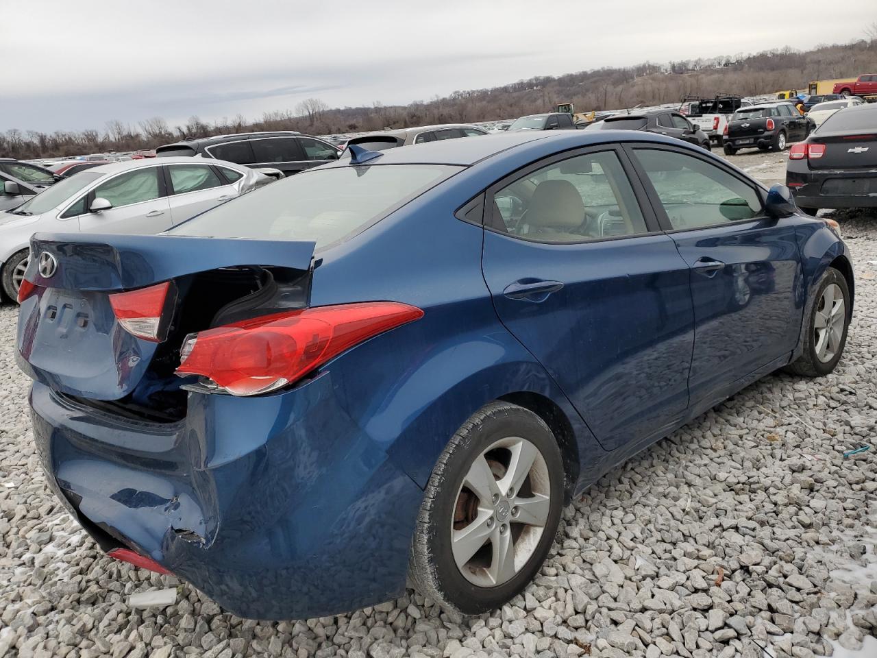 2013 Hyundai Elantra - Image 3