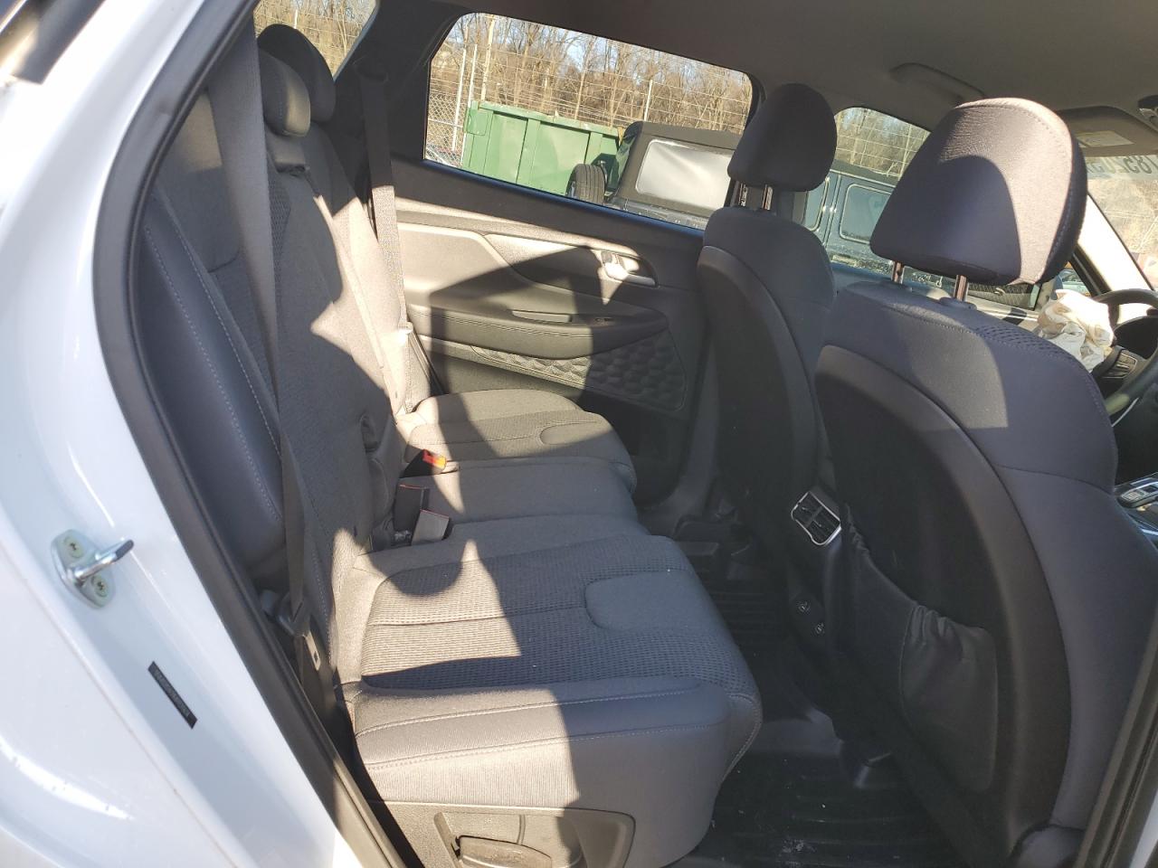 2021 Hyundai Santa Fe - Image 12