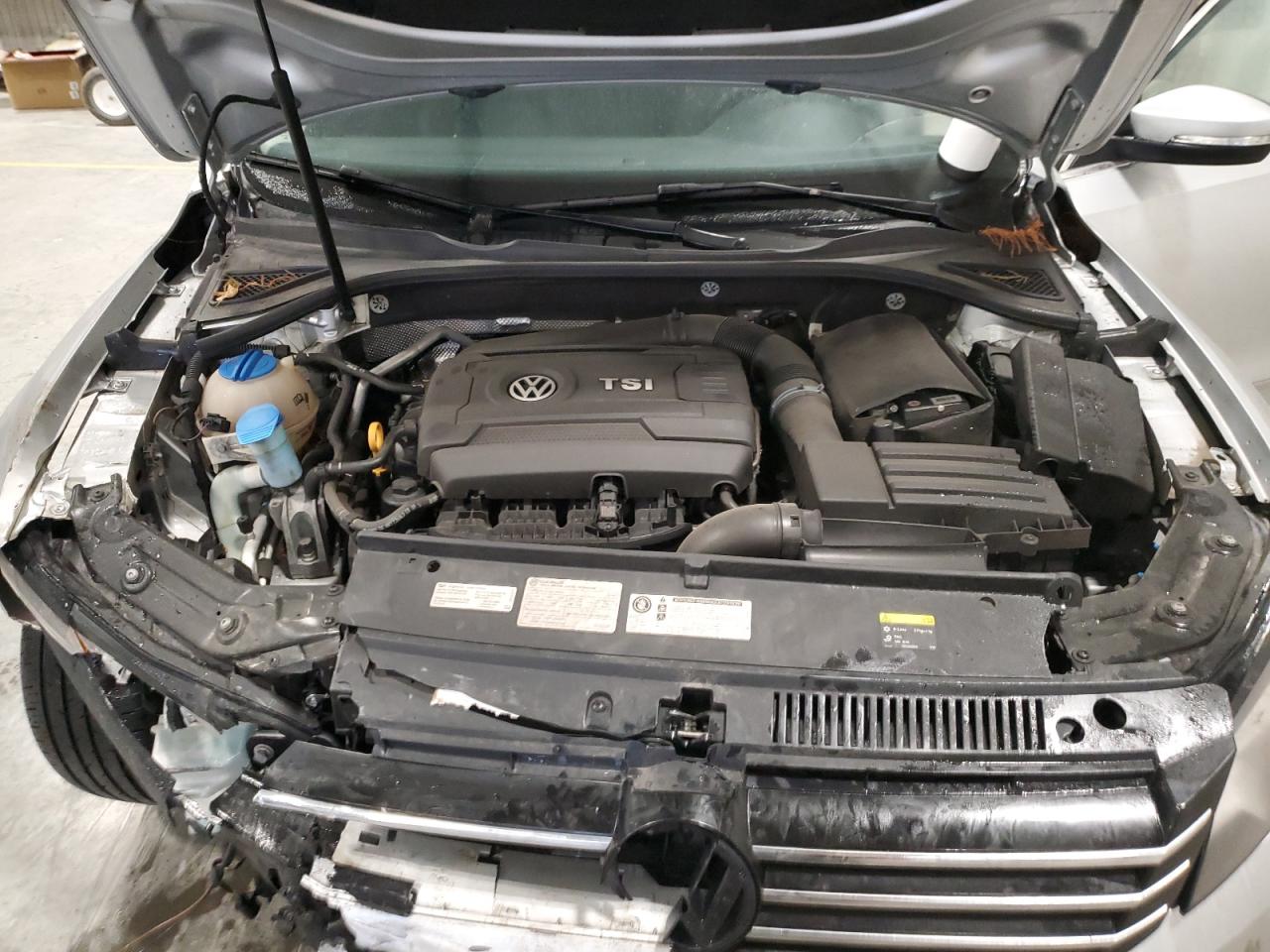 2015 Volkswagen Passat - Image 13