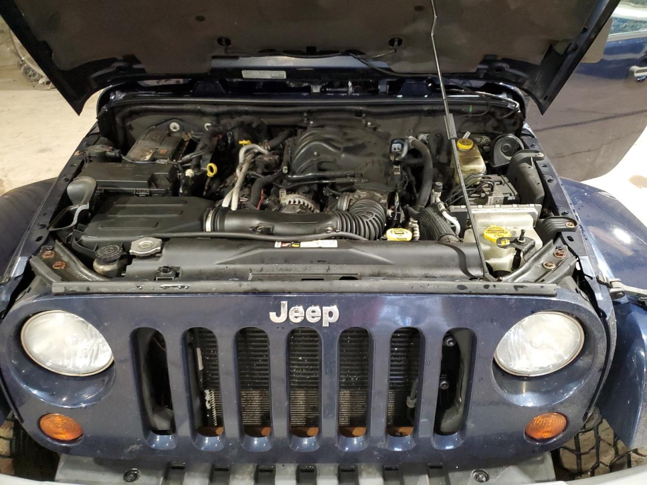 2013 Jeep Wrangler - Image 12