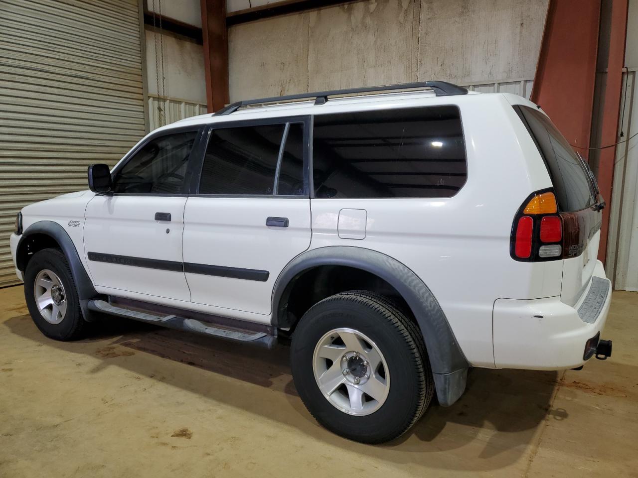 2003 Mitsubishi Montero - Image 2