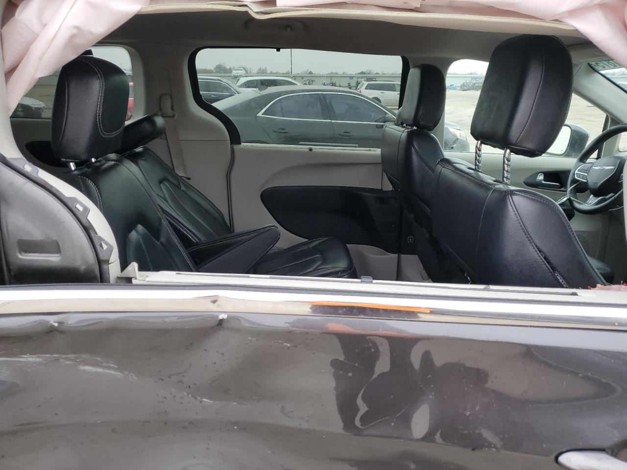 2022 Chrysler Pacifica - Image 11