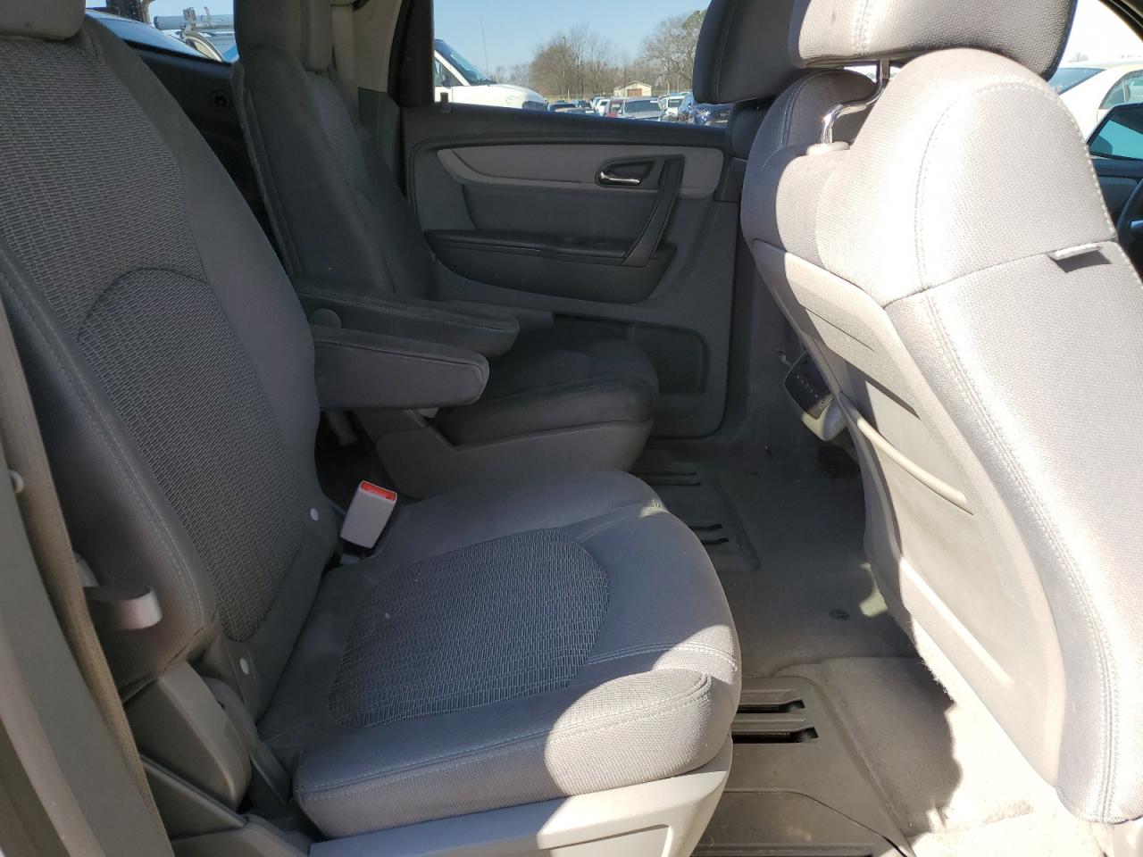 2015 Chevrolet Traverse - Image 11