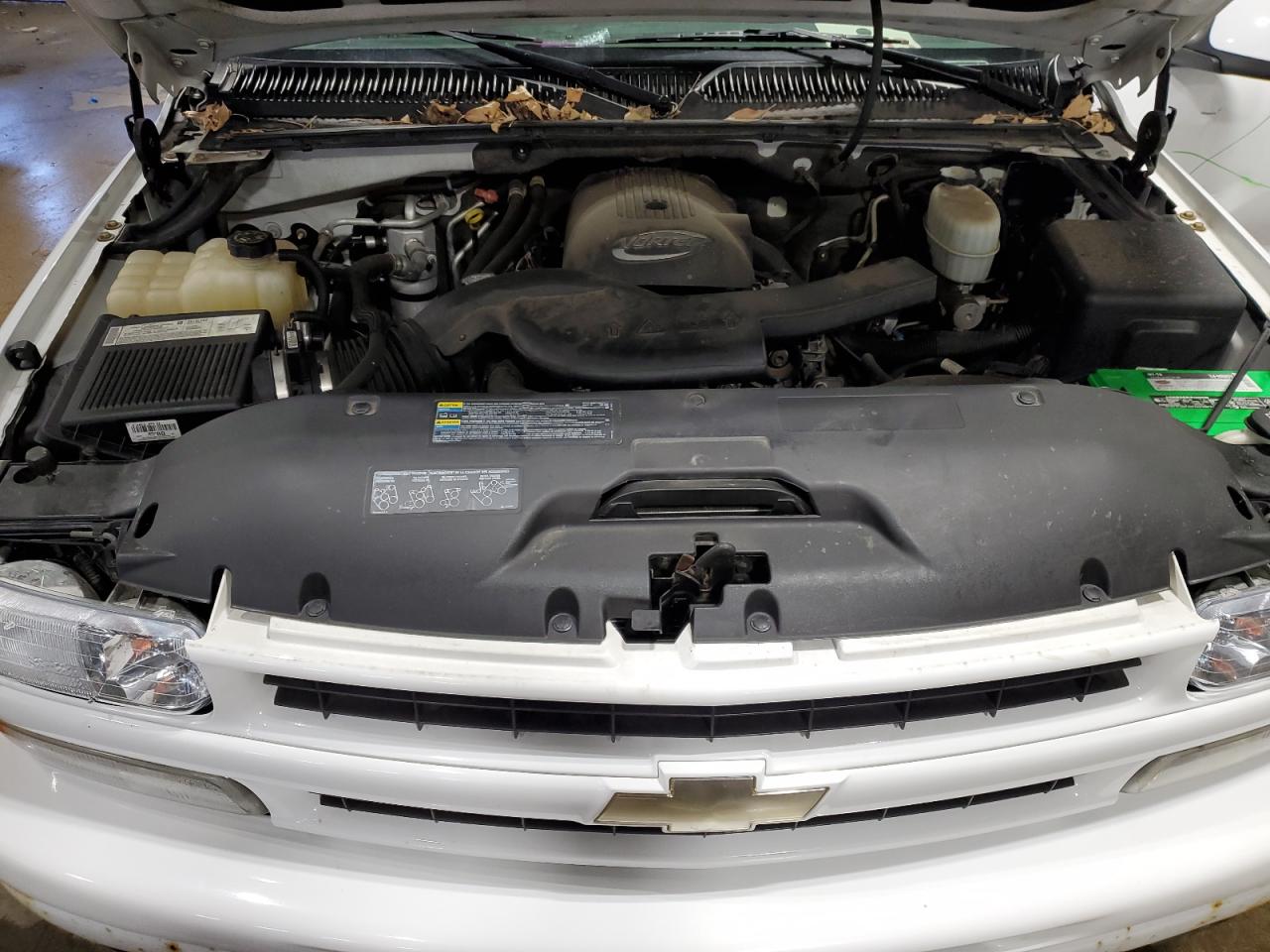2005 Chevrolet Suburban - Image 12
