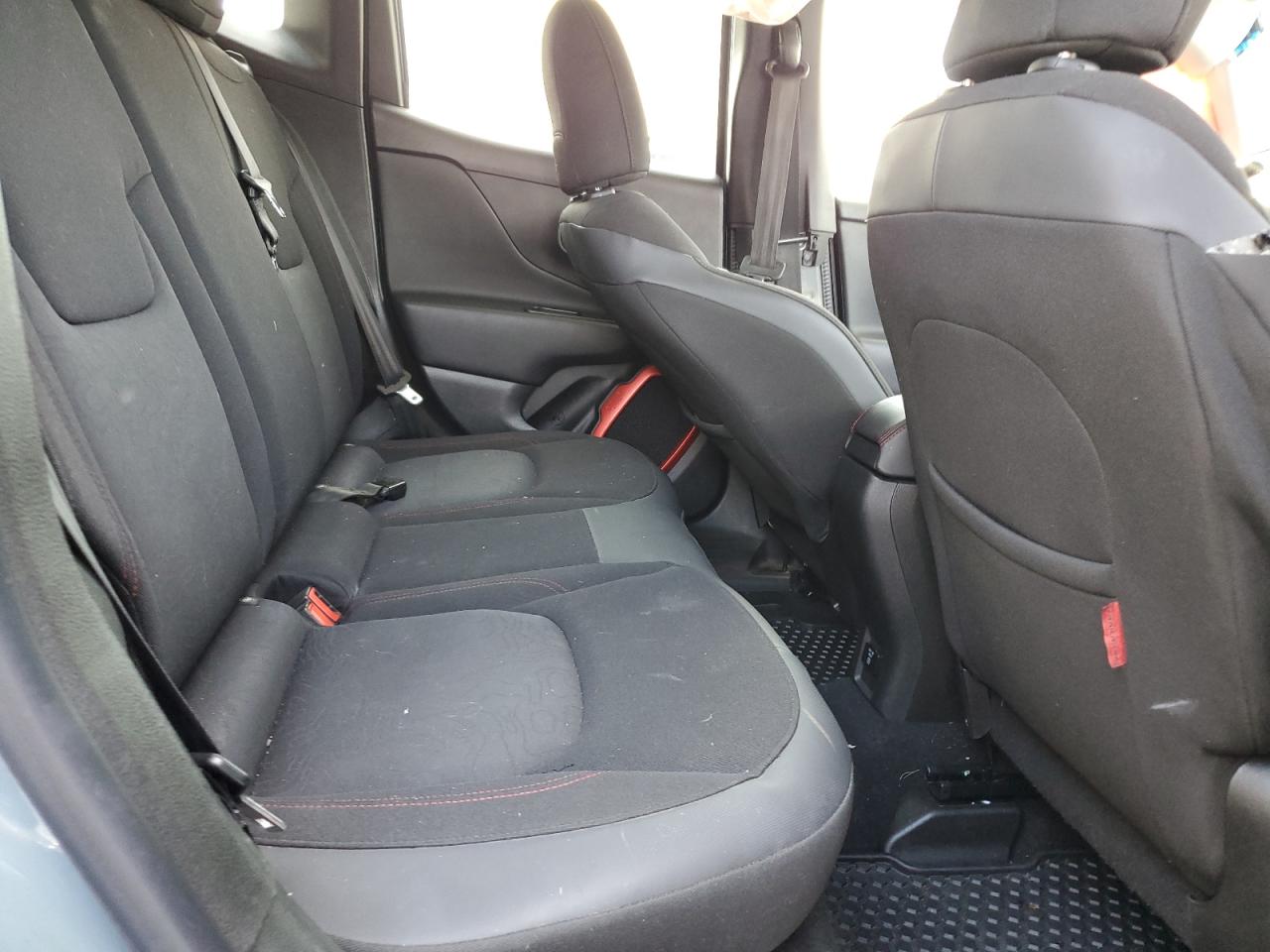 2016 Jeep Renegade - Image 11