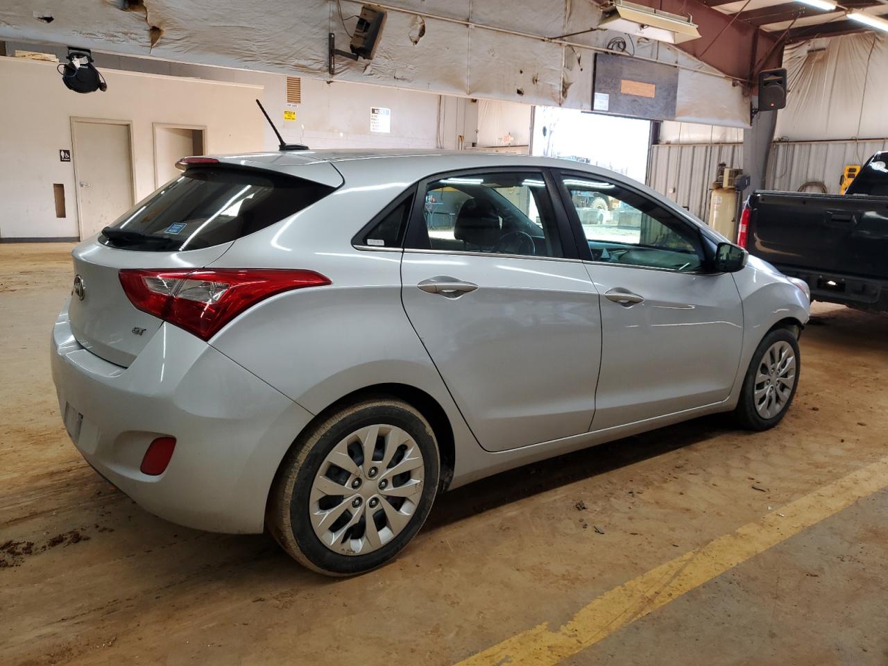 2017 Hyundai Elantra - Image 3