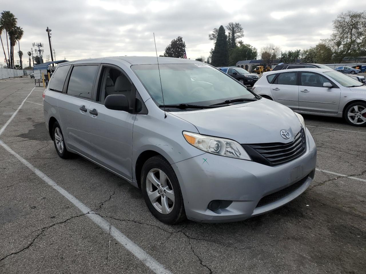 2013 Toyota Sienna - Image 4