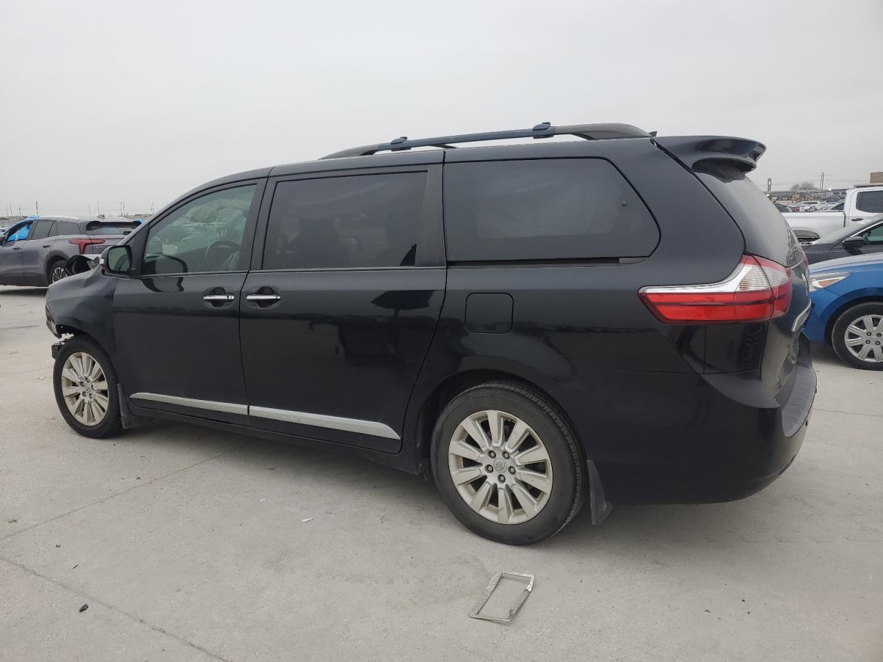 2015 Toyota Sienna - Image 2