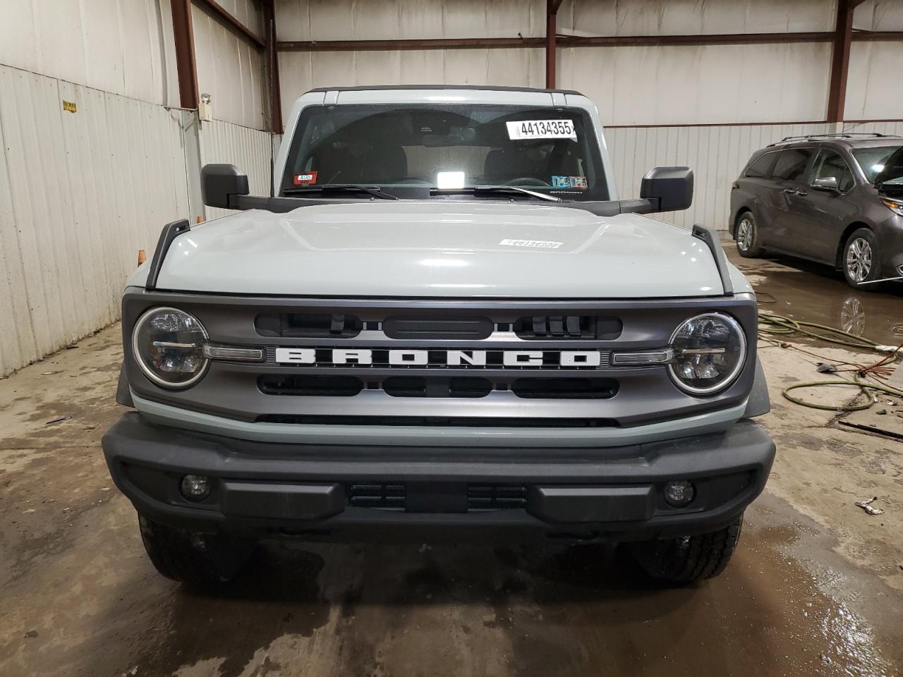 2022 Ford Bronco - Image 5