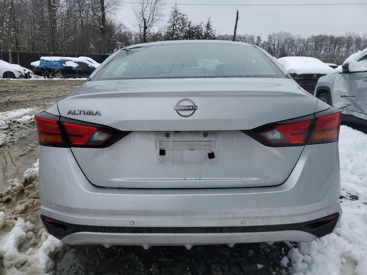2024 Nissan Altima - Image 6