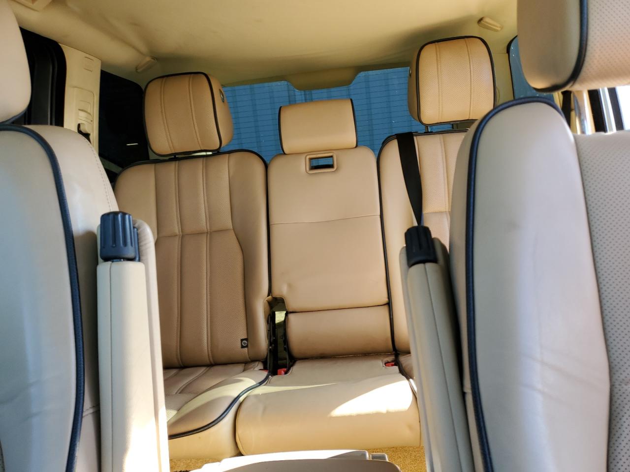 2011 Land Rover Range Rover - Image 10