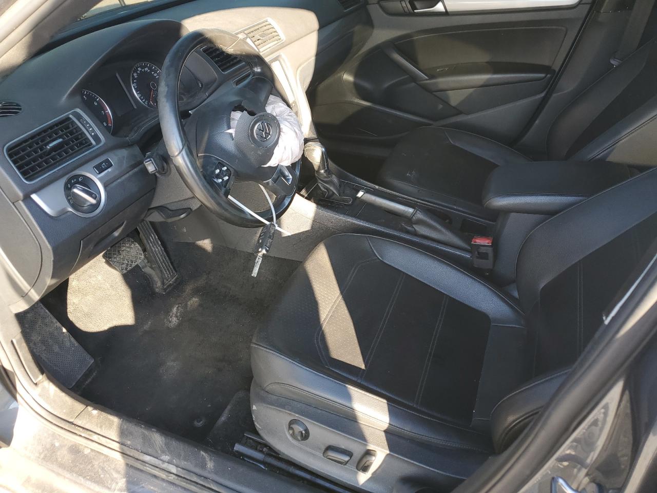 2015 Volkswagen Passat - Image 7