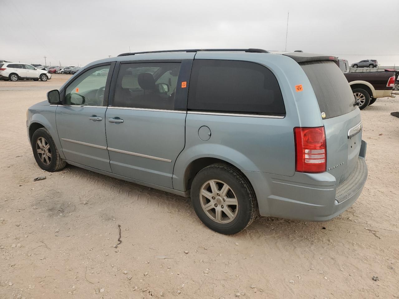2010 Chrysler Town & Country - Image 2
