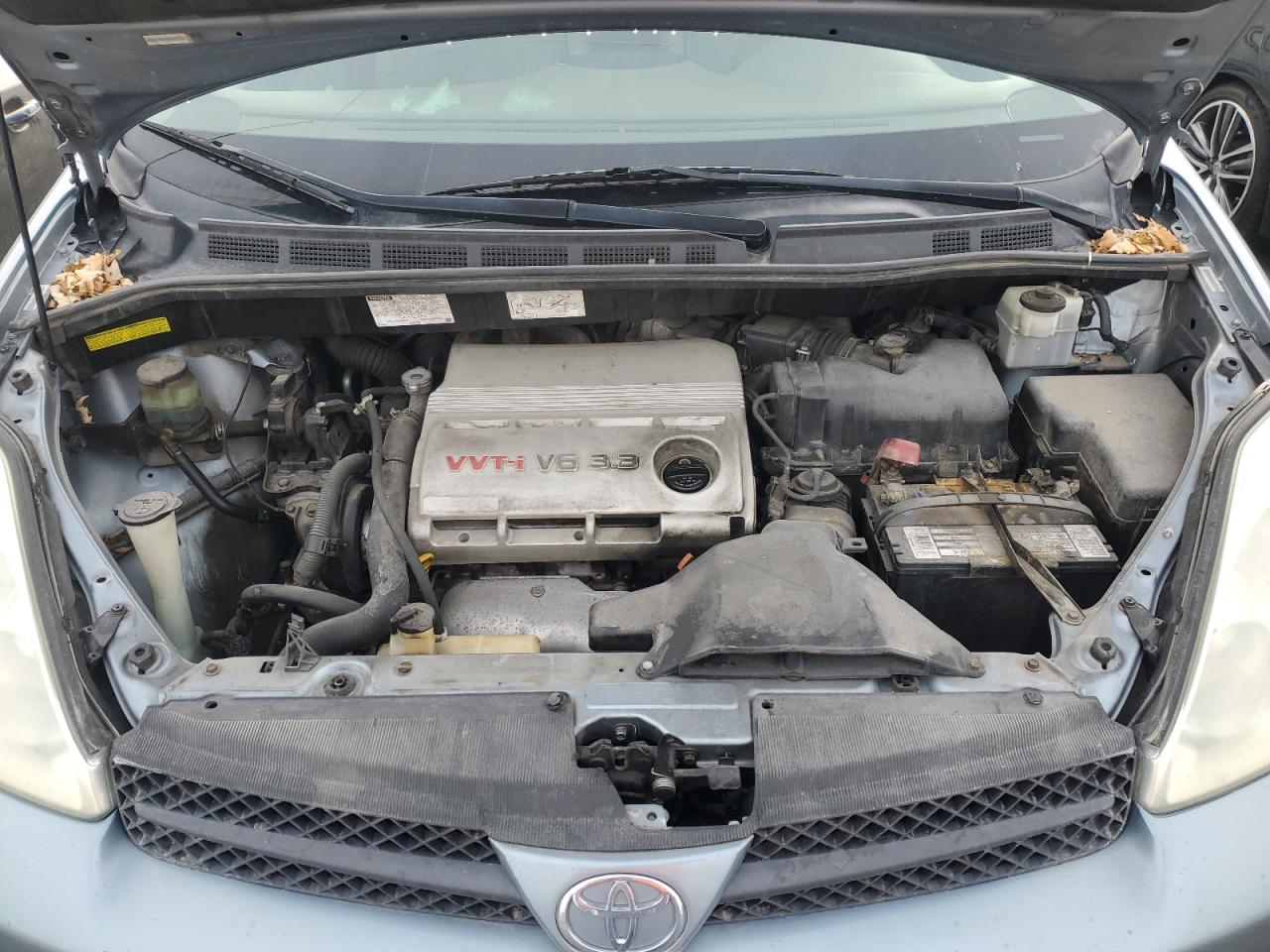 2004 Toyota Sienna - Image 11