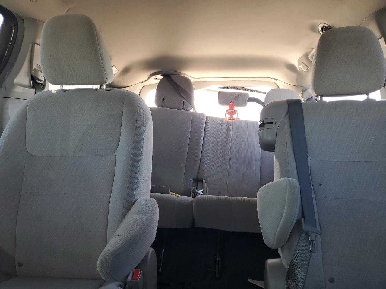2016 Toyota Sienna - Image 10