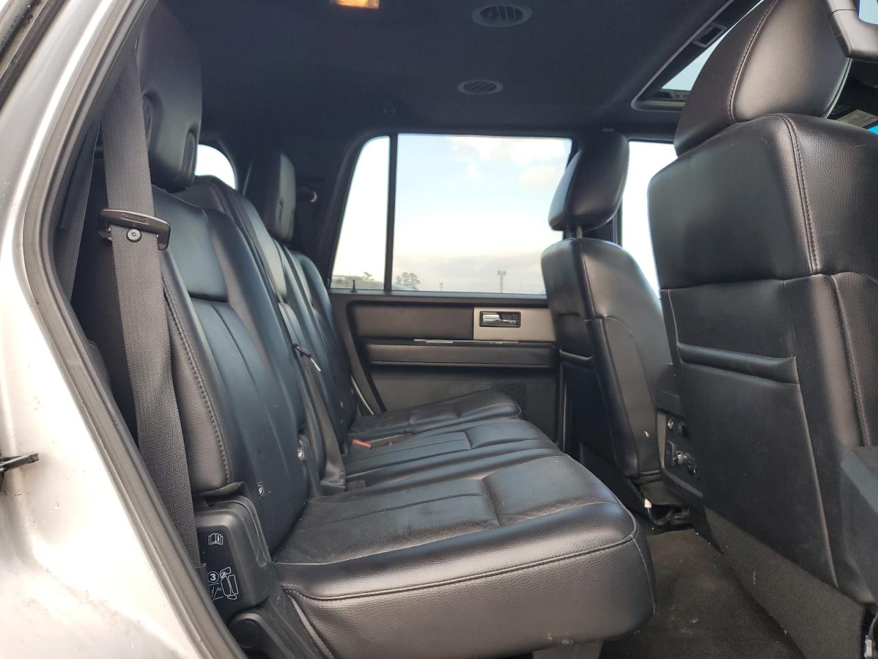 2015 Ford Expedition - Image 11