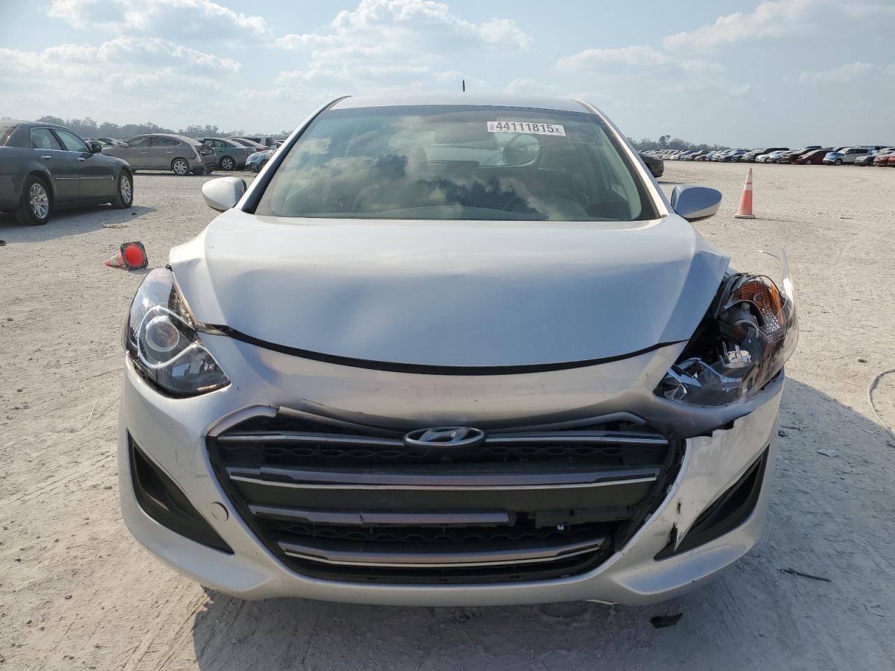 2016 Hyundai Elantra - Image 5