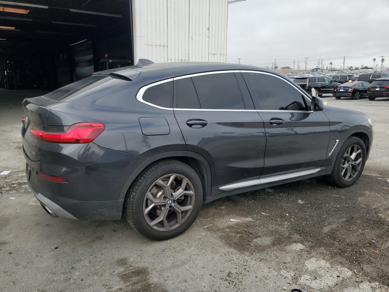 2022 BMW X4 - Image 3